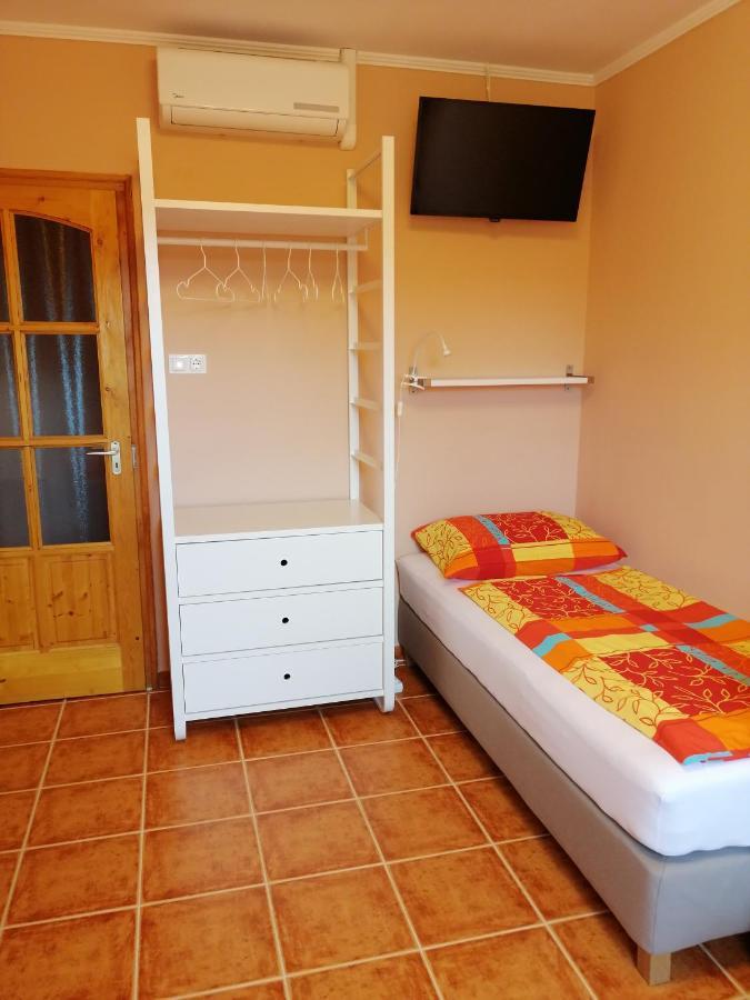 Karpatia Panzio Bed and Breakfast Έστεργκομ Εξωτερικό φωτογραφία